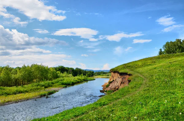 Güney Ural, yaz. Nehir Mindyak Köyü Kazakkulovo alanında.