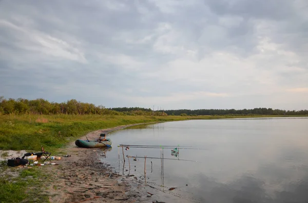 Alimentador Pesca Lago Sarankul Situado Los Urales Rusia Imagen De Stock
