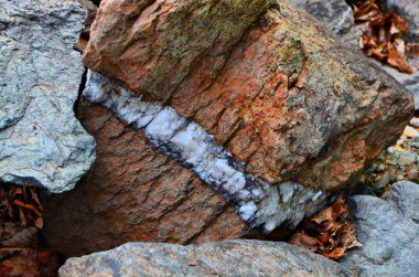 Ural Dağları mineral yönünden zengindir. Burada en büyük mevduat Jasper yoğunlaşmıştır. Bazen ilginç taşlar sadece ayaklarınızın altında yalan.