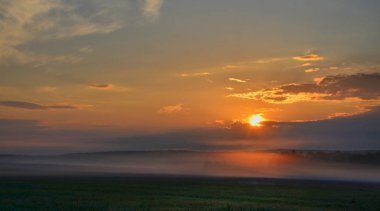 Haziran. Urallarda şu anda güneş çok erken saat 4'te sabah doğar.