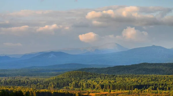 Summer Ural Mountains Attract Tourists Artists Photographers Picturesqueness — Stock Photo, Image