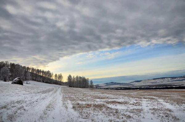 Dezemberausflug Die Berge Des Südlichen Ural — Stockfoto