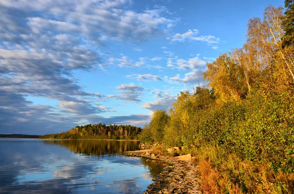 Tur Güney Urallar Sonbaharında Doğada Altın Hüküm Sürer Sonbahar — Stok fotoğraf