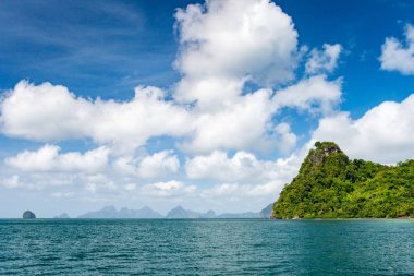 Filipinler Palawan El nido bölgesinde yayılmış adalar üzerinde tenha bir adada El ni Pristine sahilde yayılmış adalar üzerinde bozulmamış plaj.