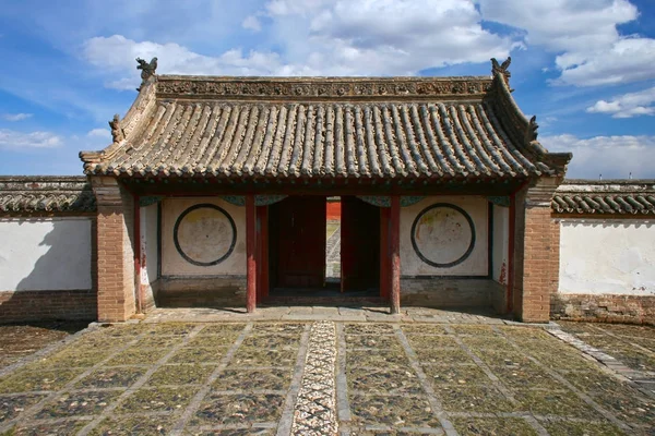 Erdene Zuu Khiid Manastırı 'nda kapı, Orkhon Vadisi kültür peyzaj Dünya Miras sitesi parçası, içinde Kharkhorin (Karakorum), Moğolistan. — Stok fotoğraf