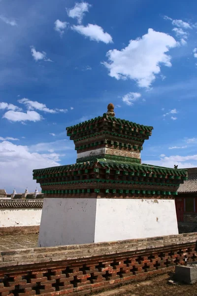 Torre no Mosteiro de Erdene Zuu Khiid, parte da Paisagem Cultural do Vale do Orkhon Património Mundial, em Kharkhorin (Karakorum), Mongólia . — Fotografia de Stock