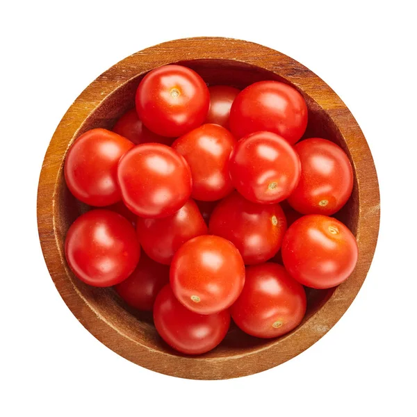 Tomates fraîches mûres dans un bol en bois isolé sur fond blanc. Ingrédients pour la cuisine. Vue du dessus . — Photo