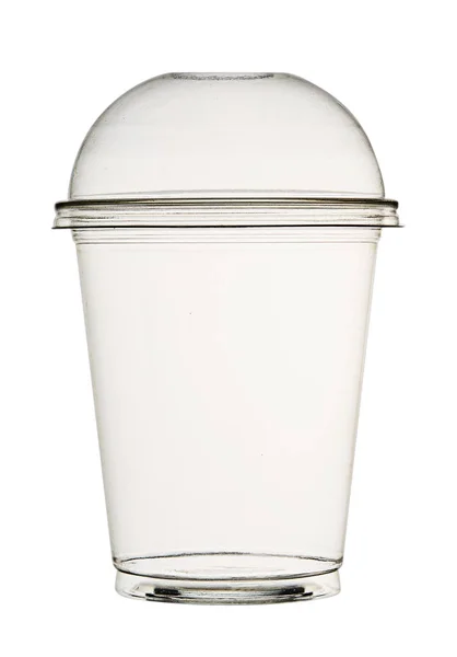 Taza de plástico transparente para batidos y cócteles, con tapa, aislada sobre fondo blanco . — Foto de Stock