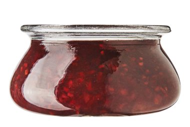 Beyaz arka plan üzerinde izole çilek reçeli kavanoz. 