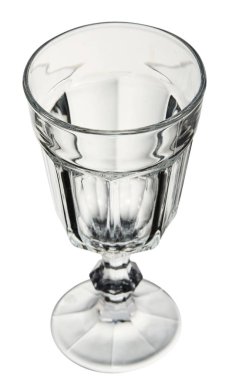 Boş bardak beyaz arka plan üzerinde izole şarap mulled. 