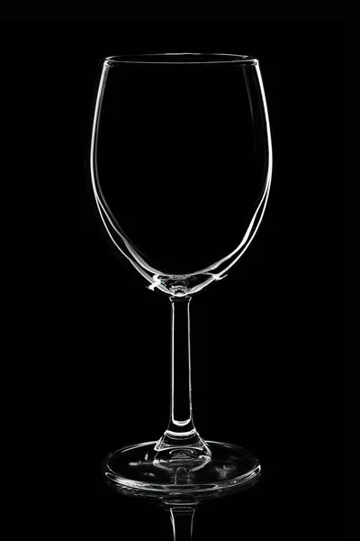 Lege glas wijn geïsoleerd op witte achtergrond. — Stockfoto