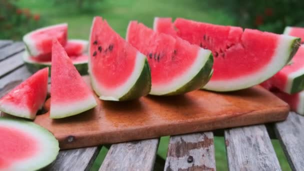 Ripe delicious juicy sliced watermelon — Stock Video