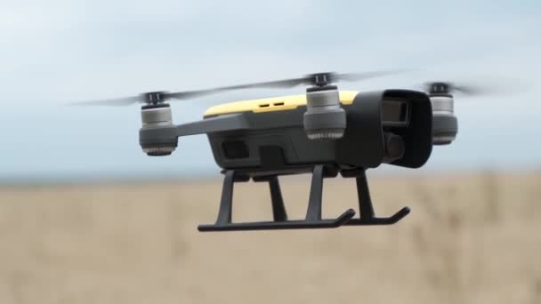 Quadcopter drone close-up flying above the ground. — Stock Video