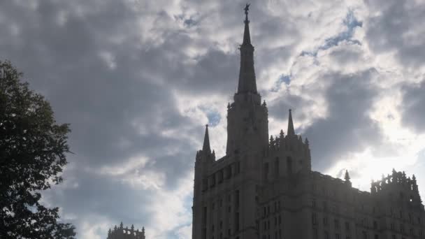 Russland, Moskau - 2019 September 7: Stadt. Wolken. — Stockvideo