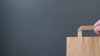 Kapatın. Kahverengi, boş, el işi kağıt torbaları hazır olsun.