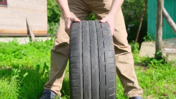 Man check tire on a car wheel outdoor summer — Stock Video