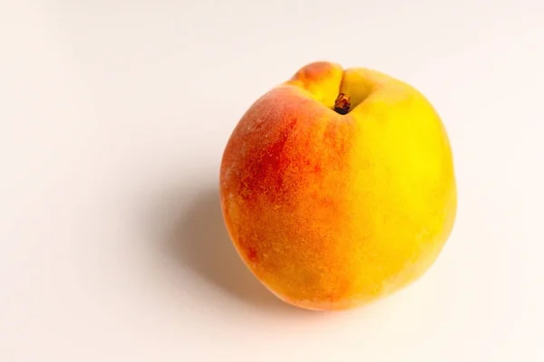 Ripe peach close-up on a white table — Stock Photo, Image