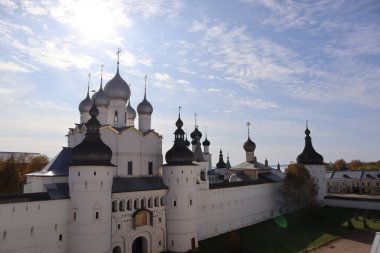 Güzel beyaz kilise, Rusya 'nın Rostov şehrinde tarihi bir mimari topluluk.