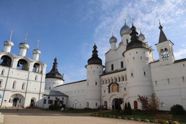 Güzel beyaz kilise, Rusya 'nın Rostov şehrinde tarihi bir mimari topluluk.