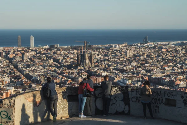 Menschen Die Die Aussicht Auf Die Stadt Barcelona Bewundern Diese — Stockfoto