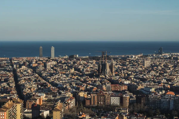 Úzké Velkolepý Pohled Ulic Barceloně Španělsko Slunečného Dne Středozemní Moře — Stock fotografie