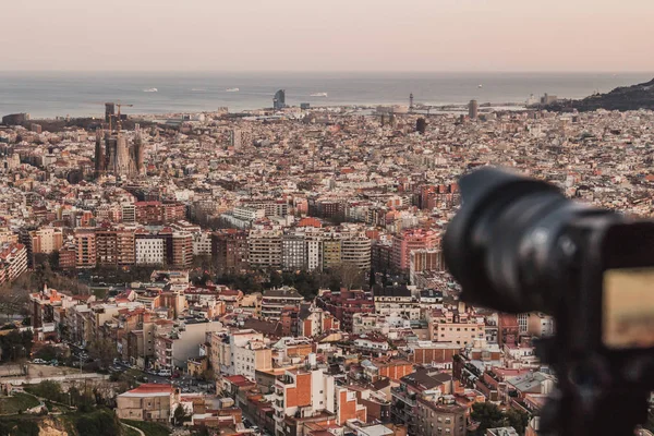 Eine Professionelle Kamera Macht Ein Bild Der Stadtansichten Von Barcelona — Stockfoto