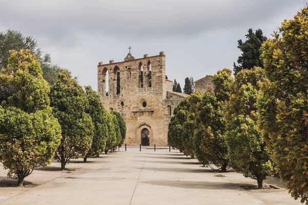 Middeleeuwse Kerk Middeleeuwse Stad Van Peratallada Spanje Rechtenvrije Stockfoto's