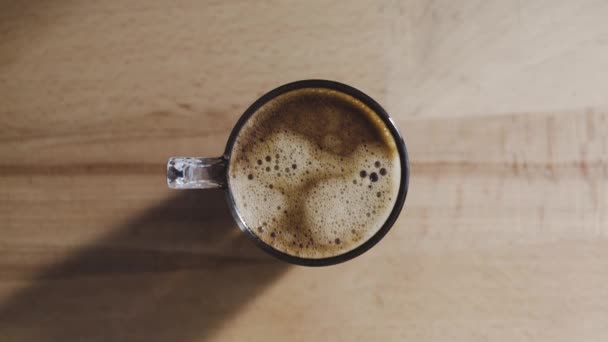 Blick Von Oben Auf Einen Frisch Gebrühten Kaffee Sehr Cremig — Stockvideo