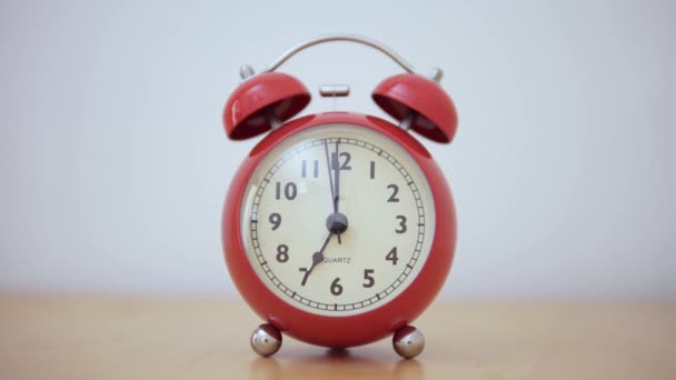 Reloj Despertador Rojo Vintage Dial Mueve — Vídeos de Stock
