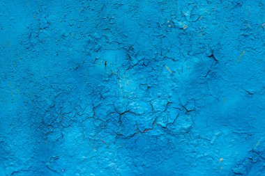 eski paslı metal yüzey büyük çatlaklar ile soyut bir arka plan olarak zaman zaman soyma ve çatlamış mavi boya ile boyanmış