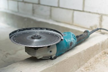 İnşaat ve onarım için kesme tekerleği ile elektrikli alet