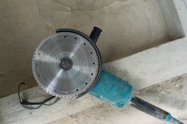 İnşaat ve onarım için kesme tekerleği ile elektrikli alet