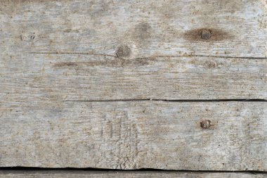 çatlaklar, düğümler ve pürüzlü bir yüzey ile bir tahta şeklinde eski gri-kahverengi doğal ahşap arka plan