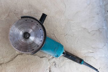 İnşaat ve onarım için kesme tekerleği ile elektrikli alet