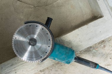 İnşaat ve onarım için kesme tekerleği ile elektrikli alet