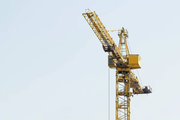 Yellow High Rise Building Crane Blue Sky Builds Multi Storey — Stock Photo, Image