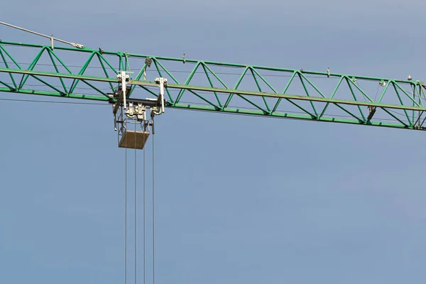 High Rise Construction Crane Blue Sky Builds Multi Storey Residential — Stock Photo, Image