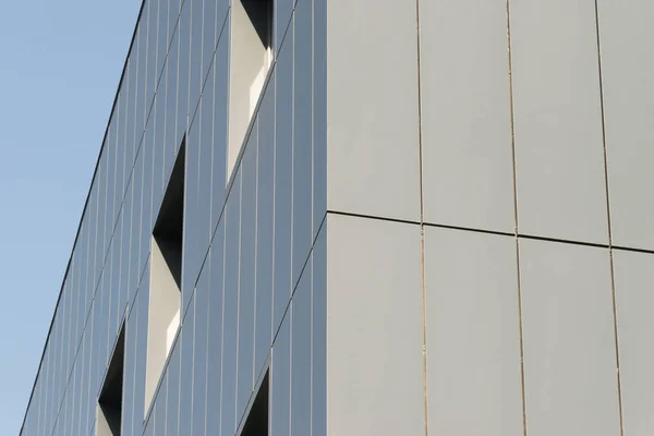 Geometrische Farbige Fassadenelemente Mit Flächen Linien Und Ecken Mit Lichtreflexen — Stockfoto
