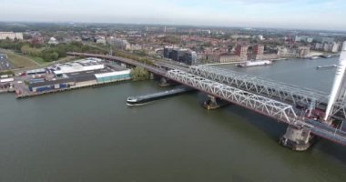 Dordrecht Köprüsü 'nün havadan görünümü, Hollanda