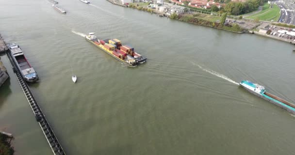 Luftaufnahme Eines Bootes Auf Dem Fluss Niederlande — Stockvideo