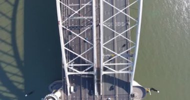 Niuewe Mass Nehri'nin havadan görünümü, A16 otoyolu köprüsü, Rotterdam, Hollanda