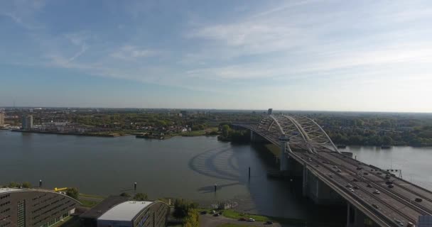 ニウエウェマス川 高速道路A16橋 ロッテルダム オランダの航空写真 — ストック動画