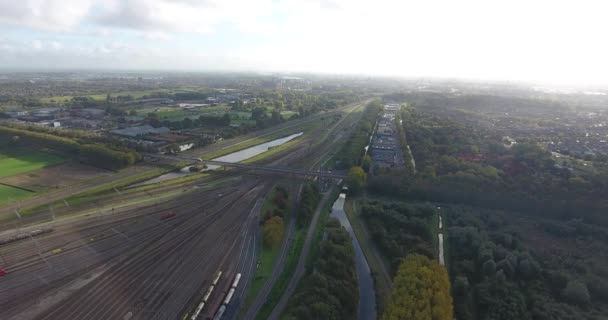 Εναέρια Θέα Των Τρένων Σιδηροδρομική Διασταύρωση Στο Ζιλνντρεχτ Ολλανδία — Αρχείο Βίντεο