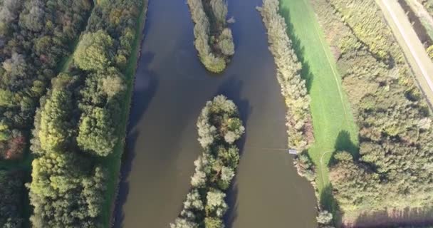Vue aérienne de la nature automne paysage, parc, arbres, lac 