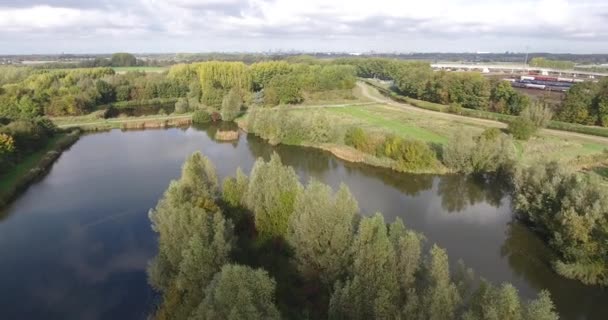 Luftutsikt Över Naturen Höstlandskap Park Träd Sjö — Stockvideo