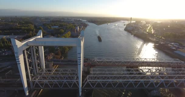 Vue Aérienne Pont Ferroviaire Dordrecht Sur Une Grande Rivière Transit — Video