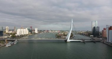 Erasmus köprüsünün havadan görünümü, Rotterdam city, Hollanda