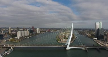 Erasmus köprüsünün havadan görünümü, Rotterdam city, Hollanda