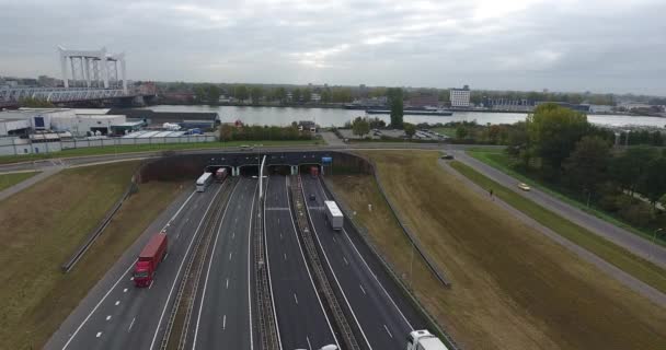 Prachtig Landschap Luchtfoto Van Snelweg Tunnel Onder Rivier Gelegen Dordrecht — Stockvideo