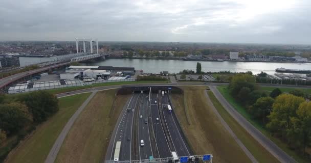 Hermoso Paisaje Vista Aérea Carretera Túnel Bajo Río Ubicado Dordrecht — Vídeo de stock